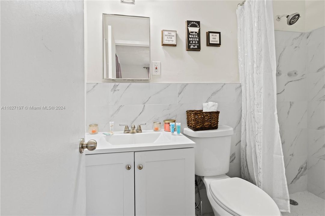 Active With Contract: $3,250 (3 beds, 2 baths, 1458 Square Feet)