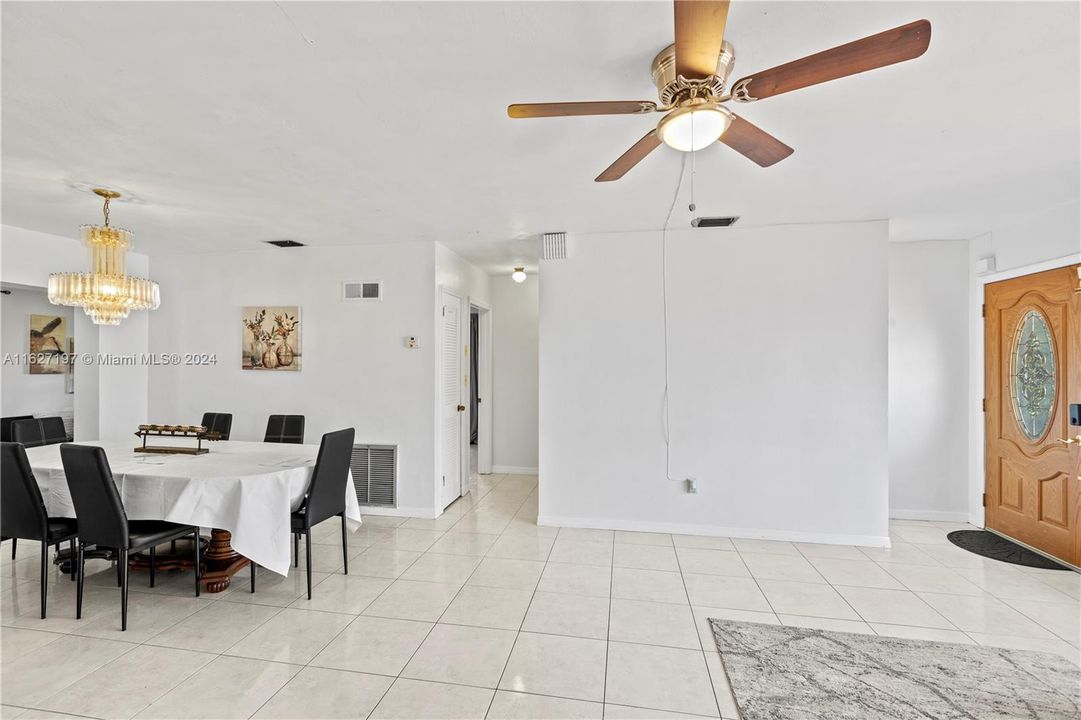 Active With Contract: $3,250 (3 beds, 2 baths, 1458 Square Feet)