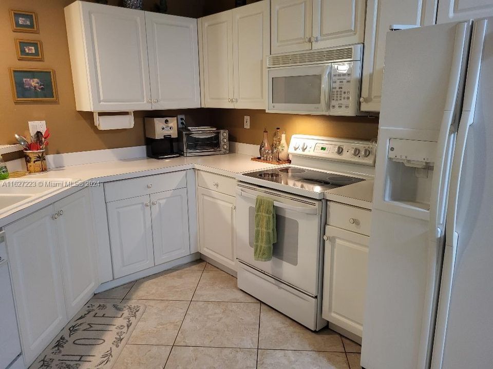 For Rent: $3,250 (2 beds, 2 baths, 1405 Square Feet)