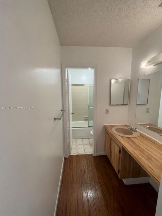 Recently Rented: $1,950 (2 beds, 2 baths, 816 Square Feet)