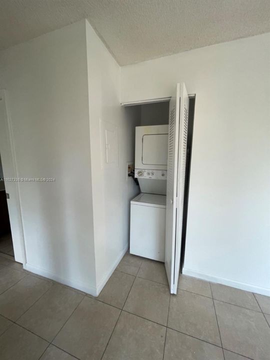 Recently Rented: $1,950 (2 beds, 2 baths, 816 Square Feet)