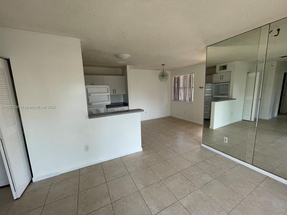 Recently Rented: $1,950 (2 beds, 2 baths, 816 Square Feet)