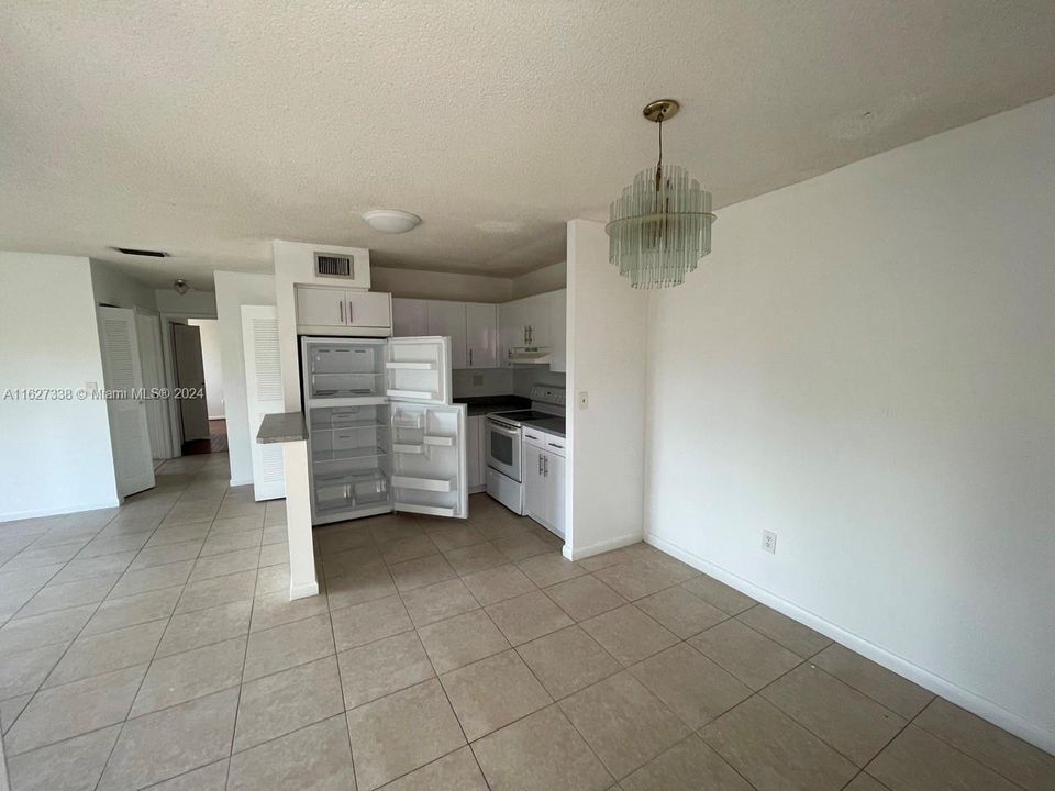 Recently Rented: $1,950 (2 beds, 2 baths, 816 Square Feet)