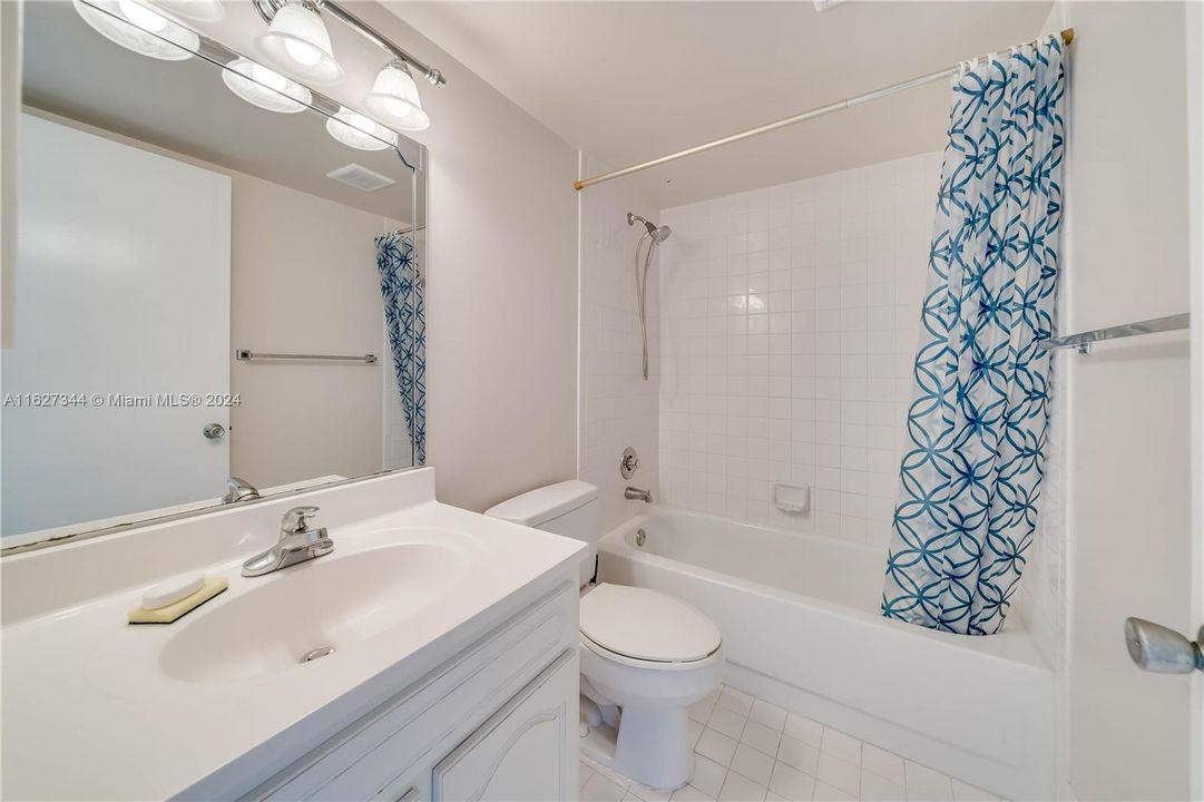 Active With Contract: $1,575 (1 beds, 1 baths, 685 Square Feet)