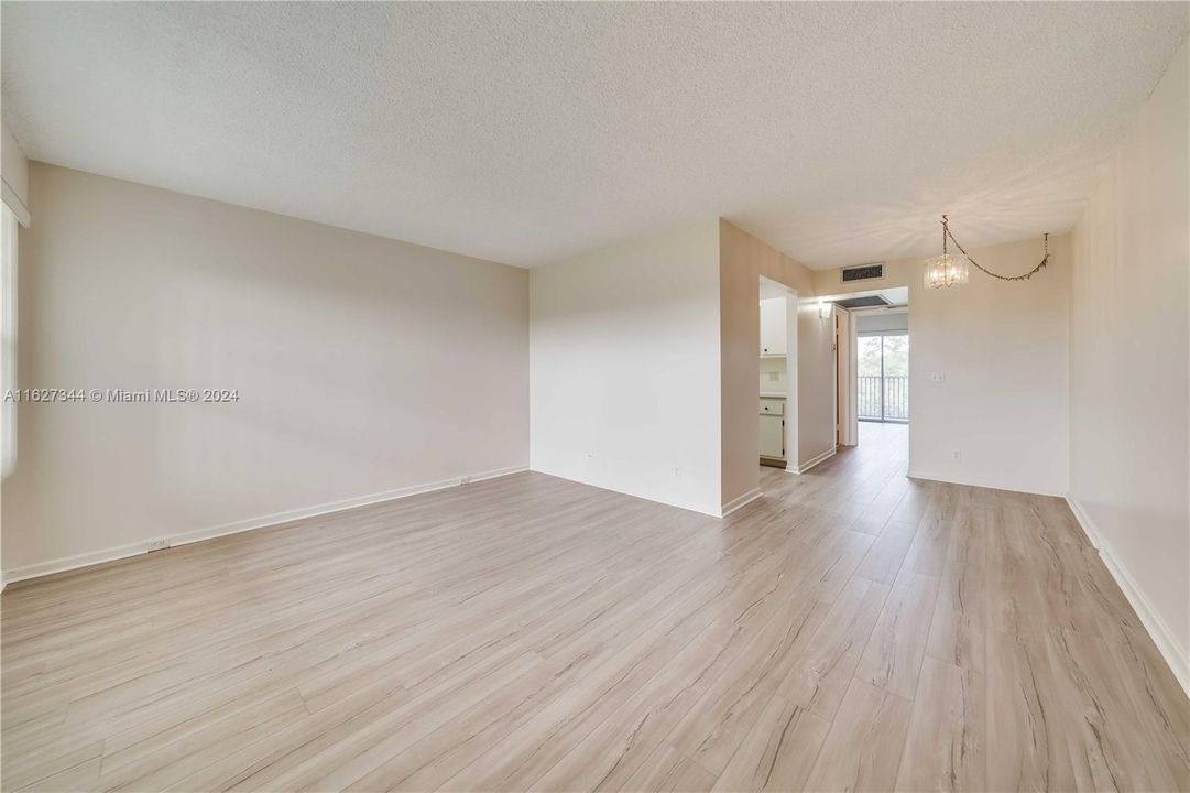 Active With Contract: $1,575 (1 beds, 1 baths, 685 Square Feet)