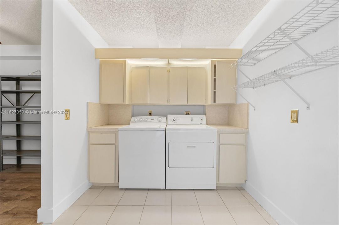 Active With Contract: $2,100 (2 beds, 2 baths, 1385 Square Feet)