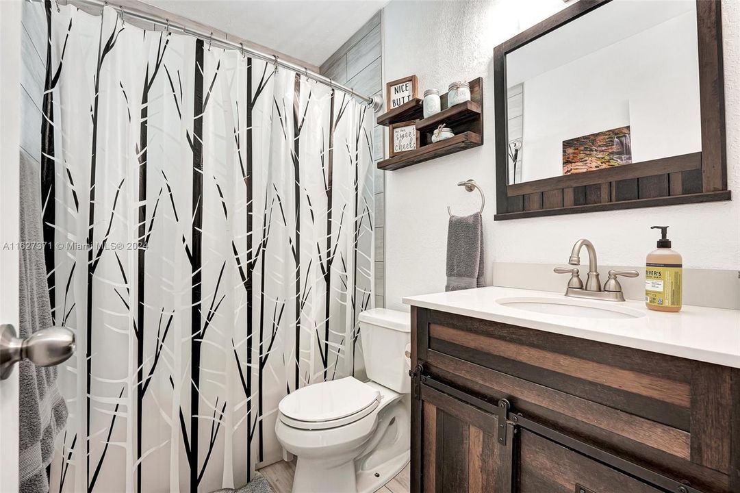 Recently Sold: $580,000 (3 beds, 2 baths, 1270 Square Feet)