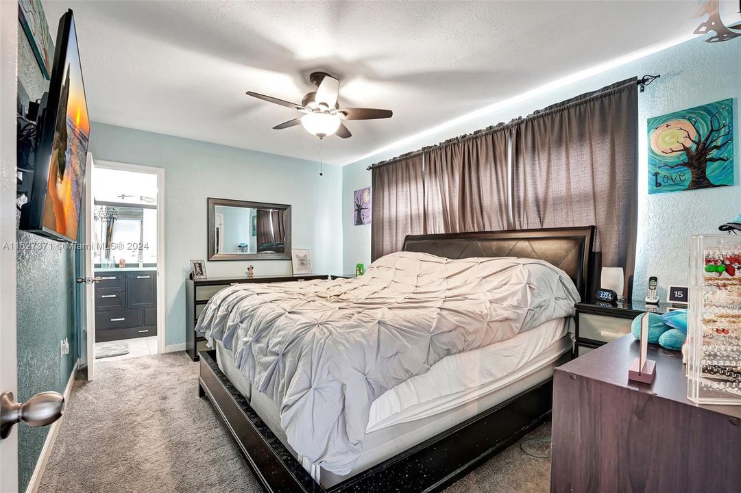 Recently Sold: $580,000 (3 beds, 2 baths, 1270 Square Feet)