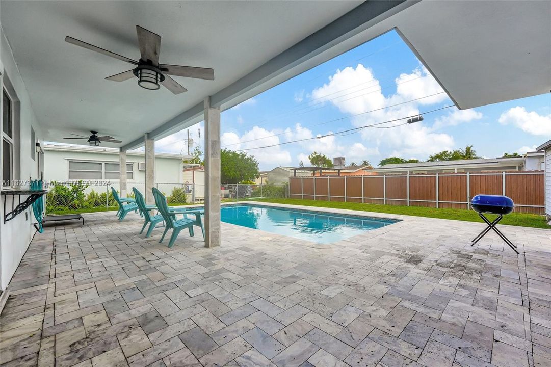Recently Sold: $580,000 (3 beds, 2 baths, 1270 Square Feet)