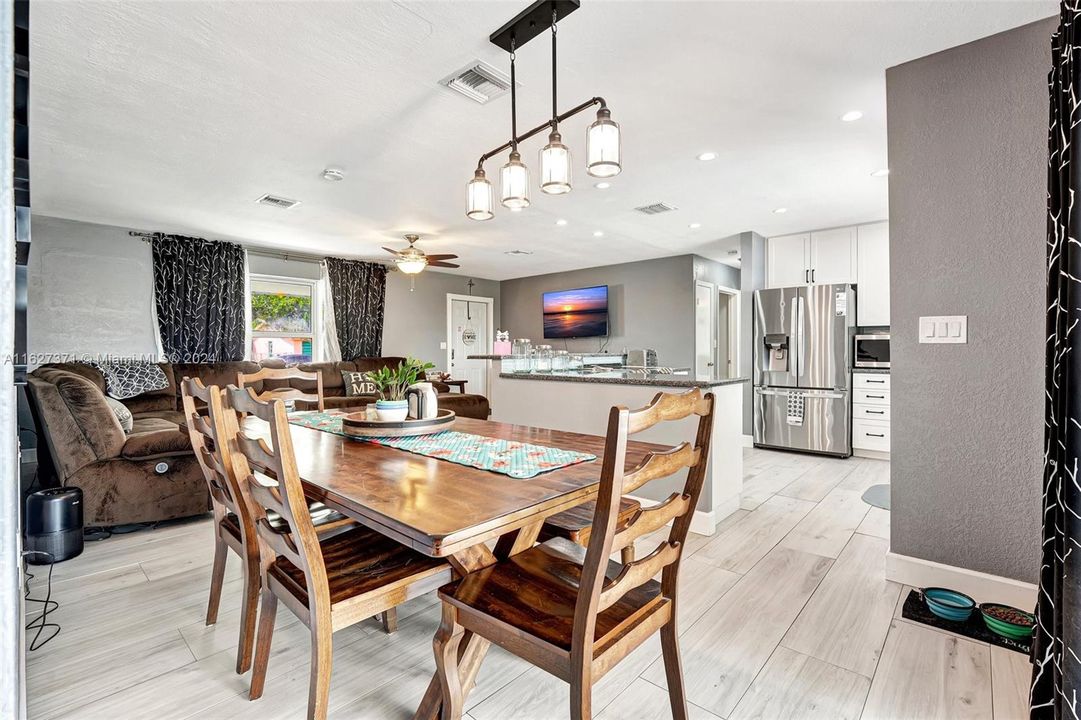 Recently Sold: $580,000 (3 beds, 2 baths, 1270 Square Feet)