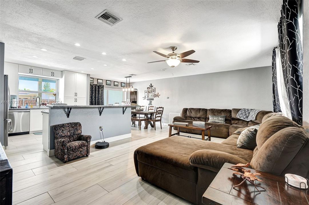 Recently Sold: $580,000 (3 beds, 2 baths, 1270 Square Feet)