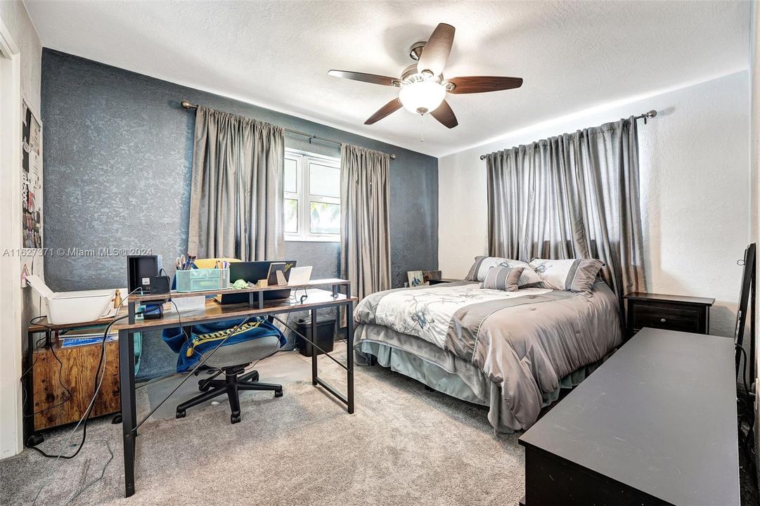 Recently Sold: $580,000 (3 beds, 2 baths, 1270 Square Feet)