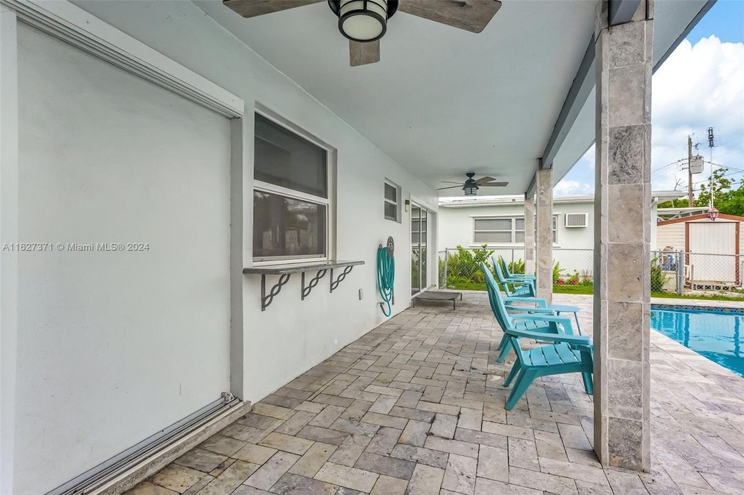 Recently Sold: $580,000 (3 beds, 2 baths, 1270 Square Feet)