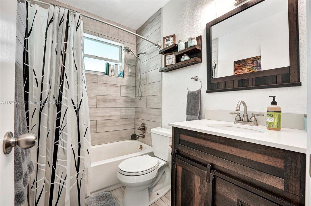 Recently Sold: $580,000 (3 beds, 2 baths, 1270 Square Feet)