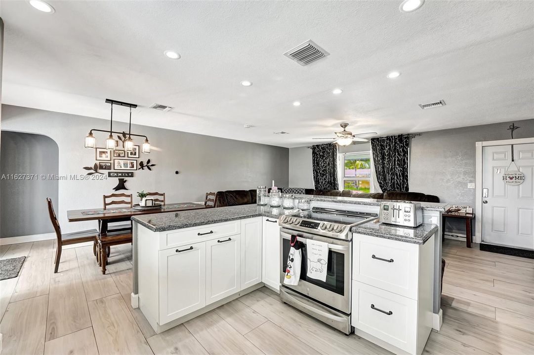 Recently Sold: $580,000 (3 beds, 2 baths, 1270 Square Feet)