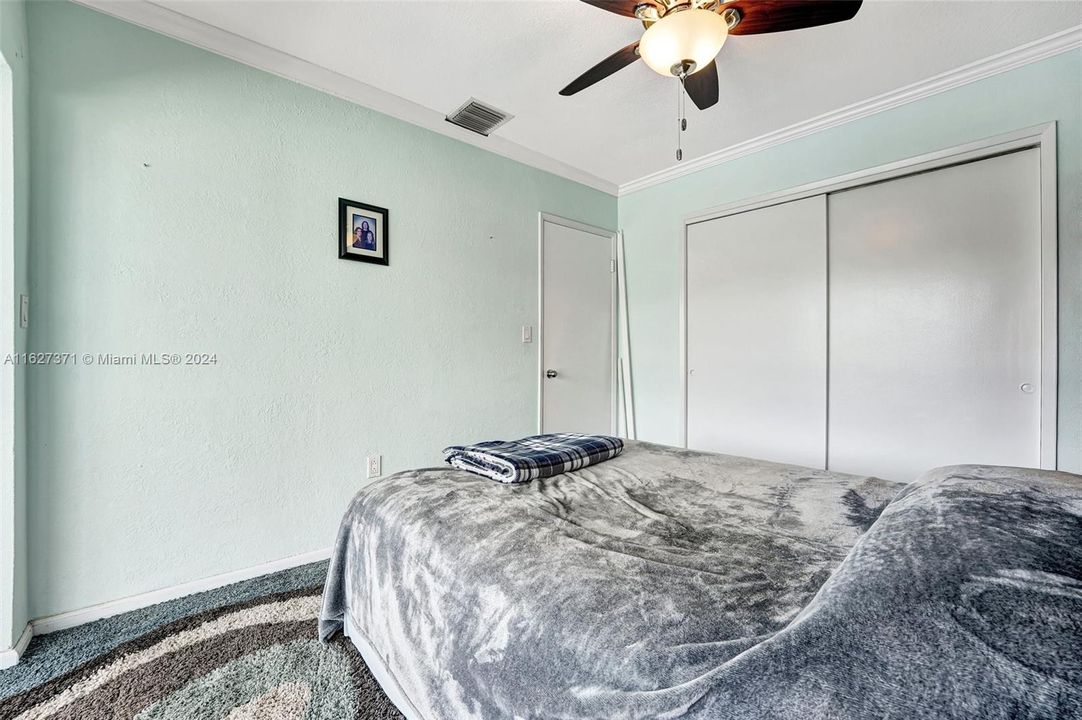 Recently Sold: $580,000 (3 beds, 2 baths, 1270 Square Feet)