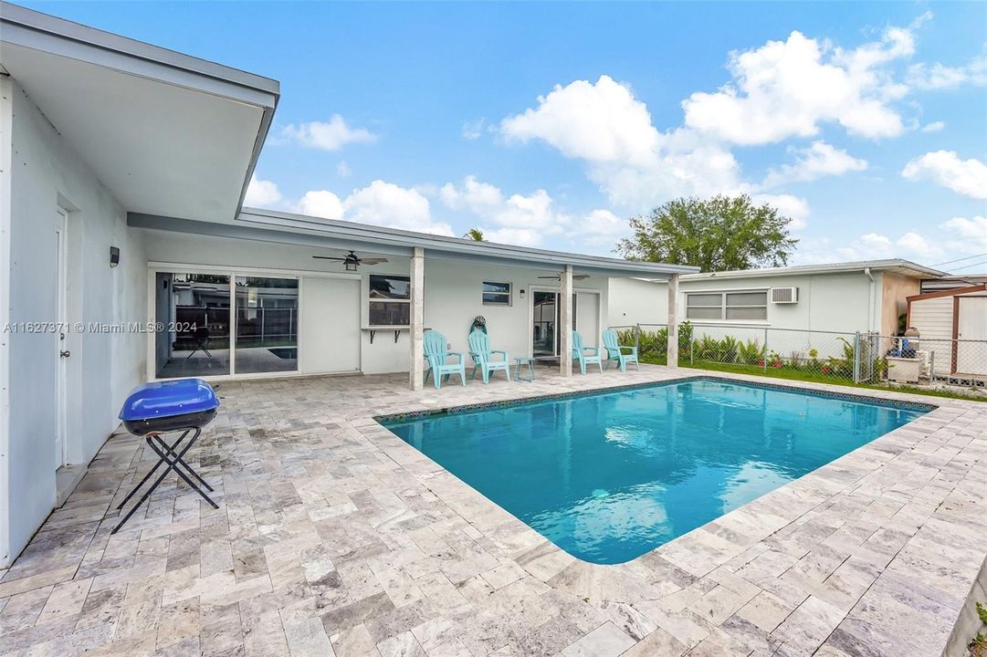 Recently Sold: $580,000 (3 beds, 2 baths, 1270 Square Feet)