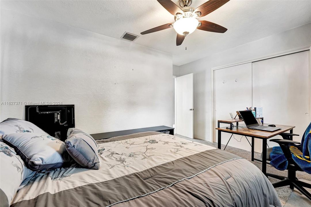 Recently Sold: $580,000 (3 beds, 2 baths, 1270 Square Feet)