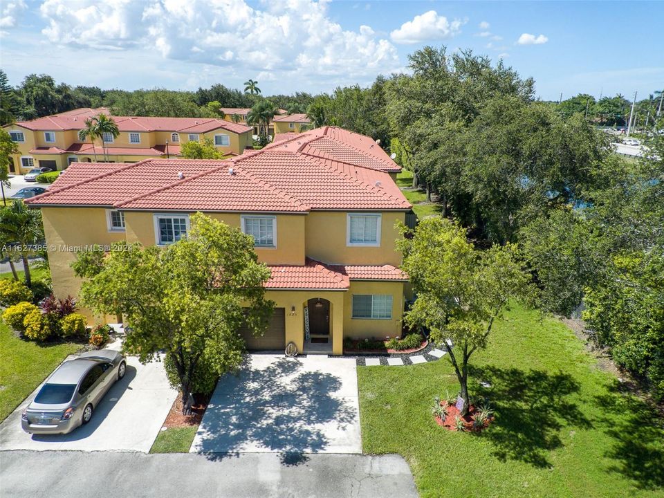 Recently Sold: $520,000 (3 beds, 2 baths, 1498 Square Feet)