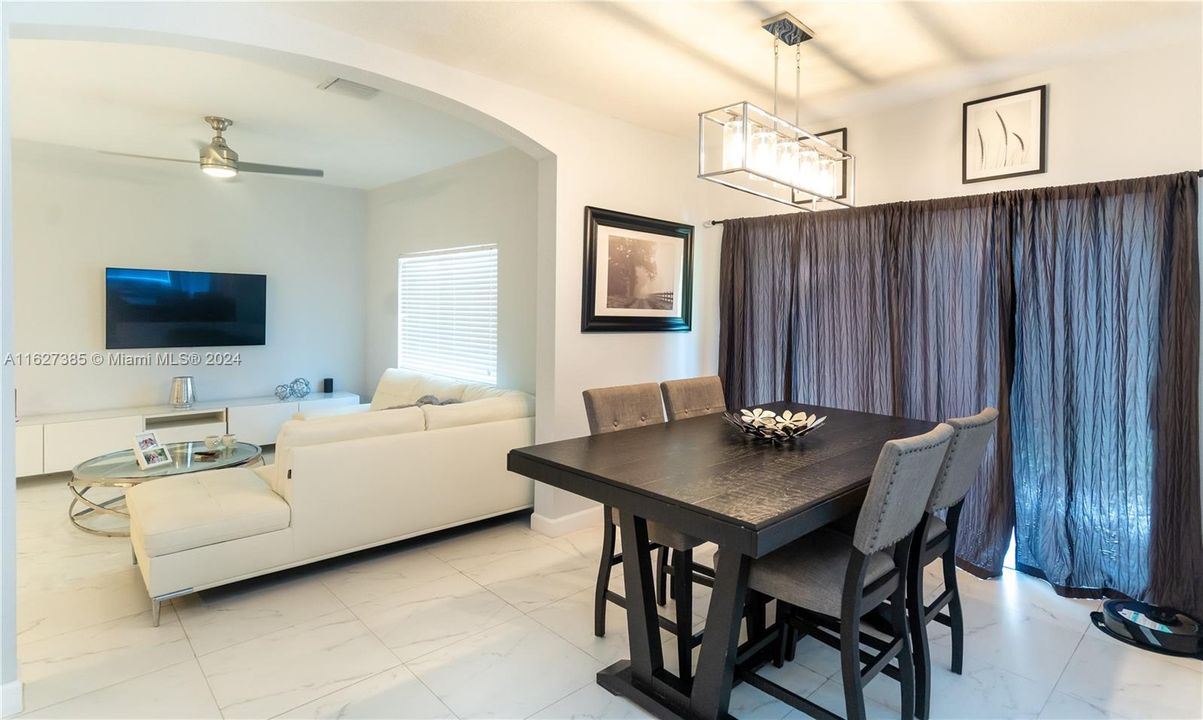 Recently Sold: $520,000 (3 beds, 2 baths, 1498 Square Feet)