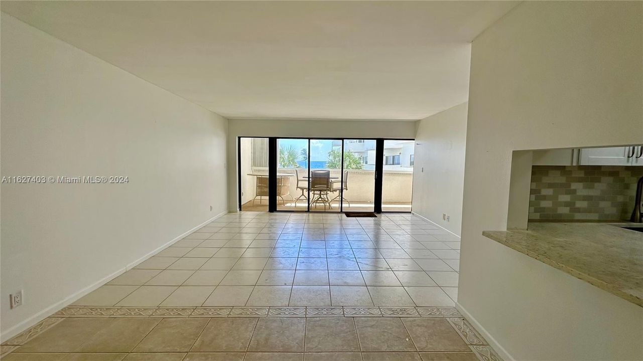 Active With Contract: $3,100 (2 beds, 2 baths, 1206 Square Feet)