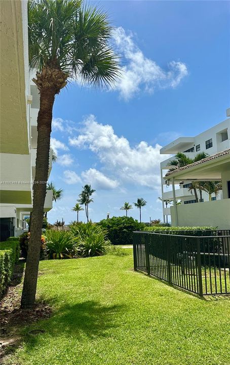 Active With Contract: $3,100 (2 beds, 2 baths, 1206 Square Feet)