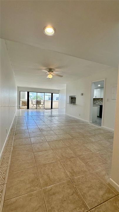 Active With Contract: $3,100 (2 beds, 2 baths, 1206 Square Feet)