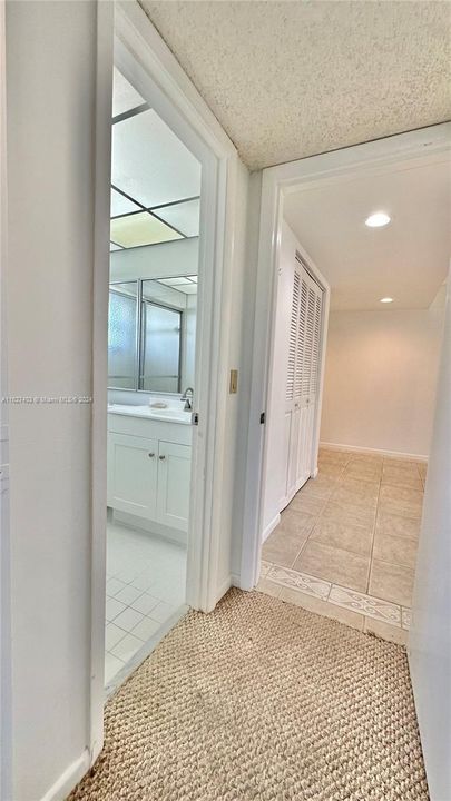 Active With Contract: $3,100 (2 beds, 2 baths, 1206 Square Feet)