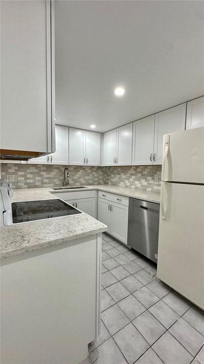 Active With Contract: $3,100 (2 beds, 2 baths, 1206 Square Feet)