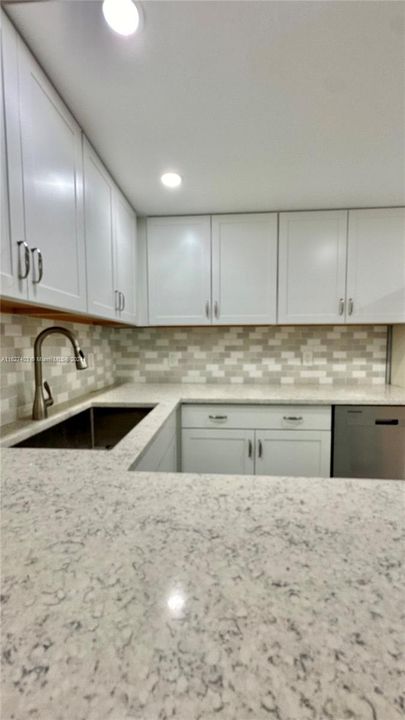 Active With Contract: $3,100 (2 beds, 2 baths, 1206 Square Feet)