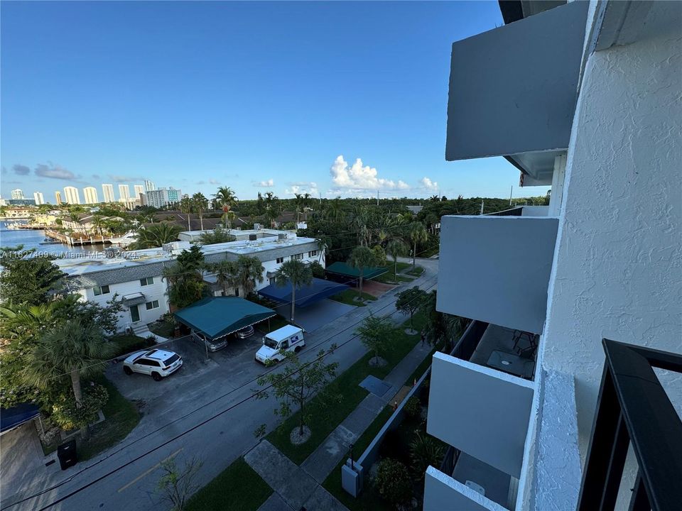 For Sale: $324,500 (2 beds, 2 baths, 1190 Square Feet)