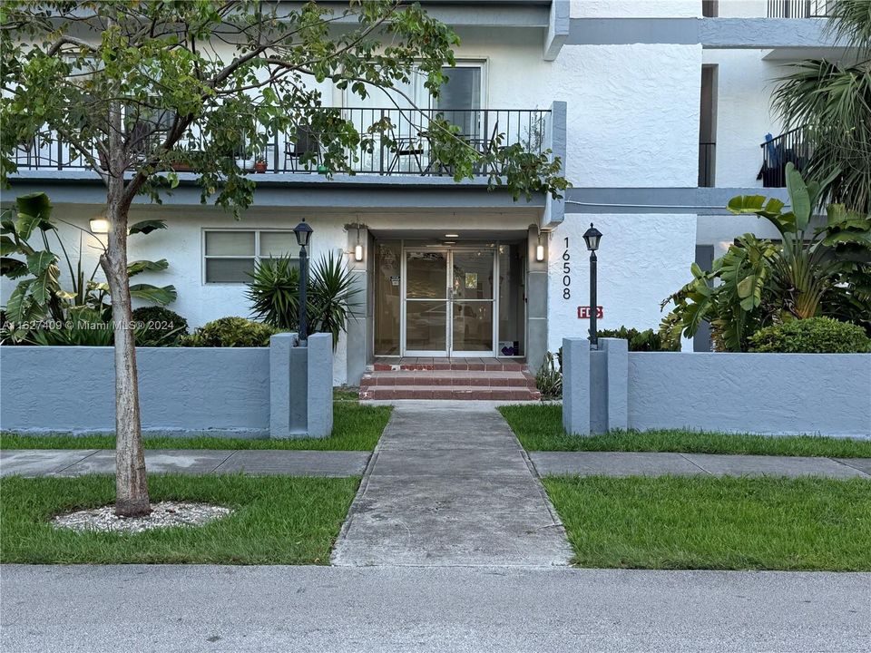 For Sale: $324,500 (2 beds, 2 baths, 1190 Square Feet)