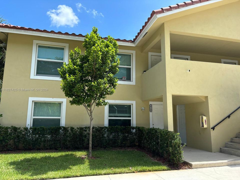 Active With Contract: $2,850 (3 beds, 2 baths, 4612 Square Feet)