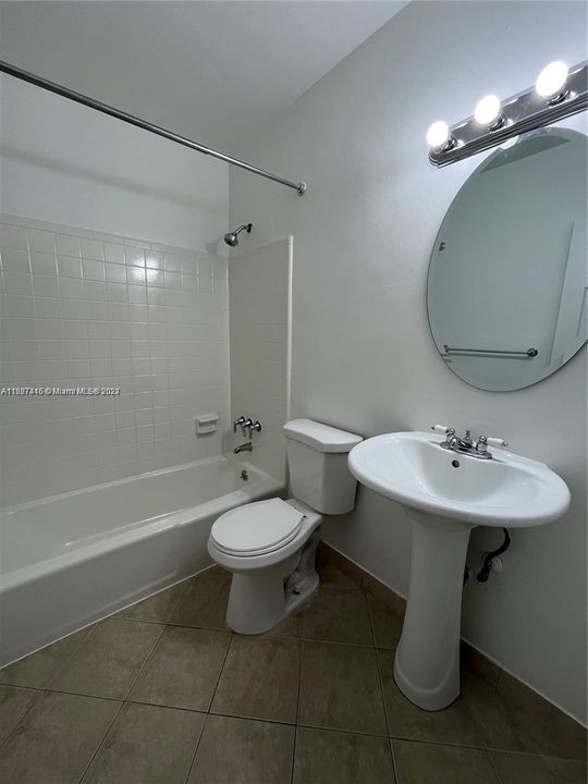 Active With Contract: $149,900 (1 beds, 1 baths, 614 Square Feet)