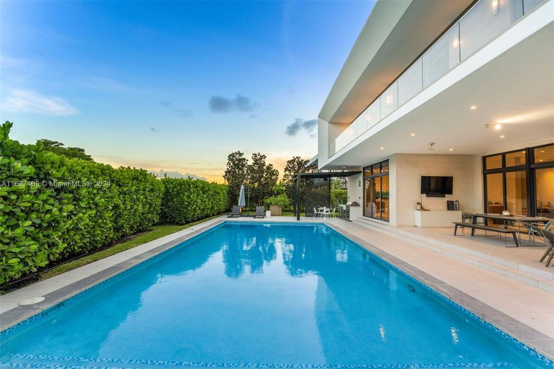 En Venta: $2,790,000 (5 camas, 6 baños, 4301 Pies cuadrados)