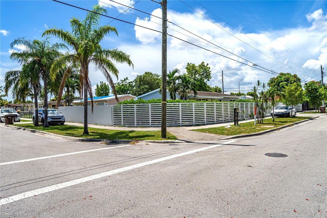 Active With Contract: $650,000 (3 beds, 1 baths, 1107 Square Feet)