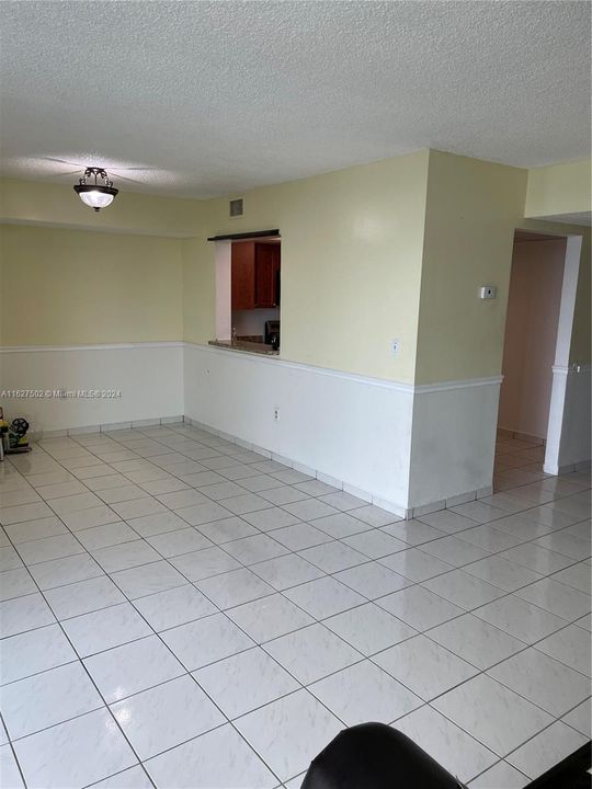 Recently Rented: $2,390 (2 beds, 2 baths, 910 Square Feet)
