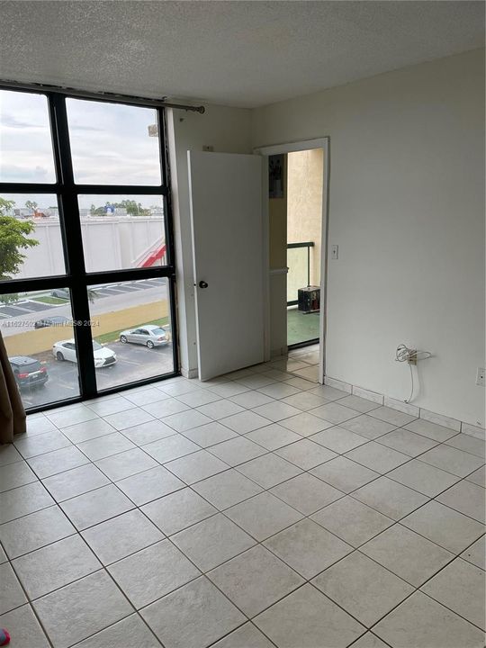 Recently Rented: $2,390 (2 beds, 2 baths, 910 Square Feet)