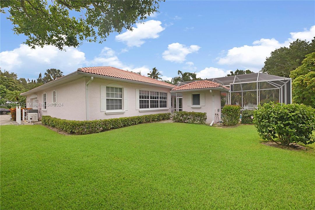 Vendido Recientemente: $969,900 (3 camas, 3 baños, 2163 Pies cuadrados)