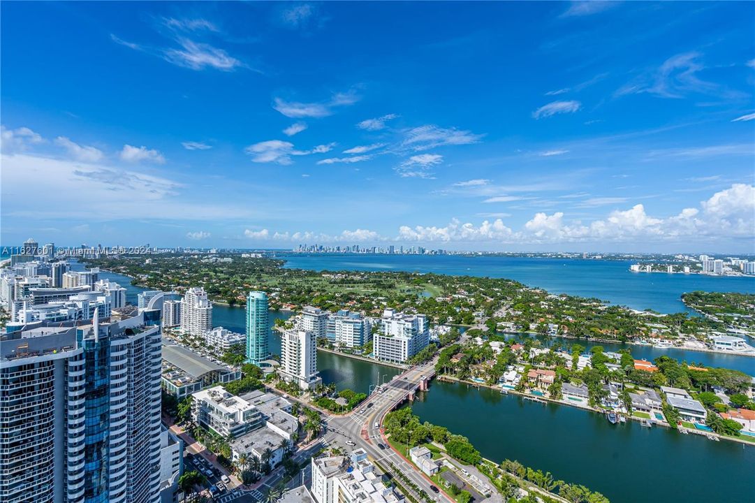 For Sale: $1,890,000 (2 beds, 2 baths, 1322 Square Feet)