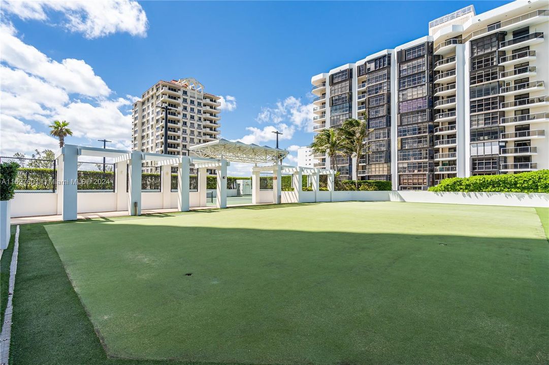 For Sale: $1,890,000 (2 beds, 2 baths, 1322 Square Feet)