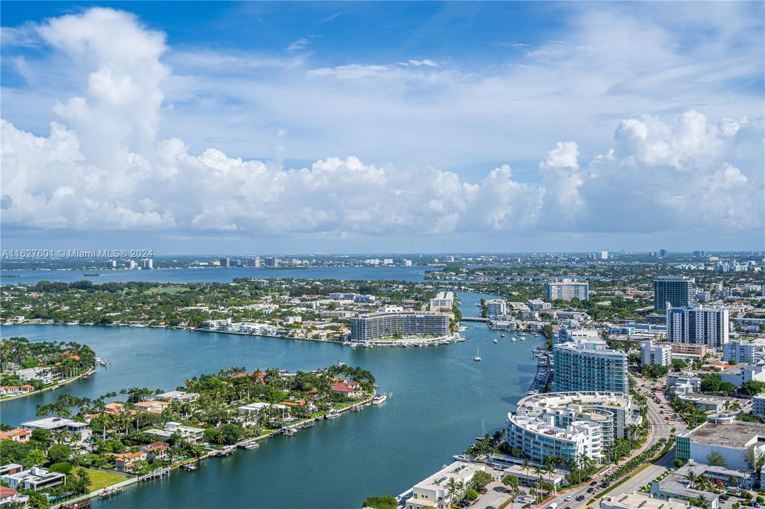 For Sale: $1,890,000 (2 beds, 2 baths, 1322 Square Feet)