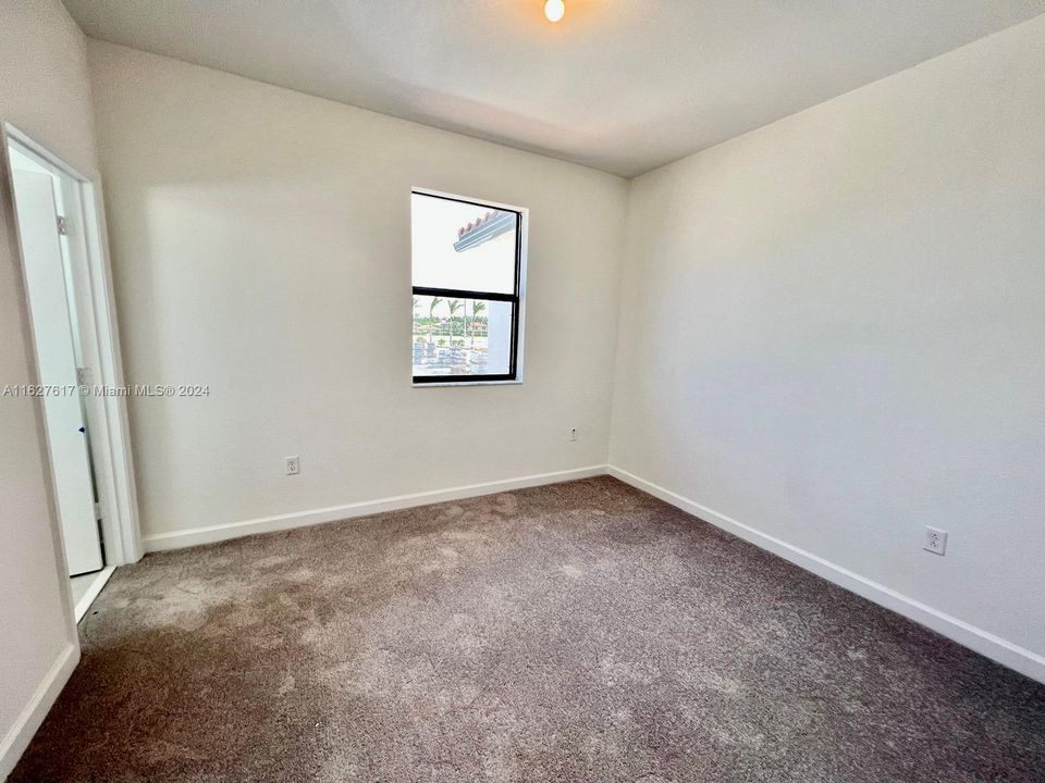 Recently Rented: $2,750 (3 beds, 3 baths, 1334 Square Feet)