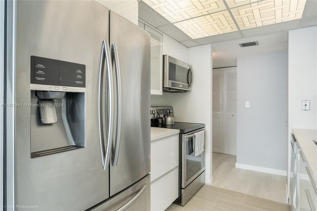 Active With Contract: $399,000 (1 beds, 1 baths, 1104 Square Feet)