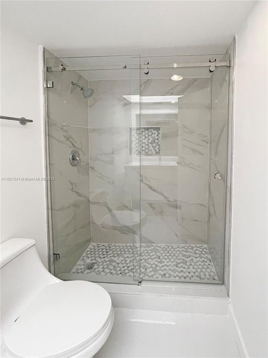 Active With Contract: $399,000 (1 beds, 1 baths, 1104 Square Feet)