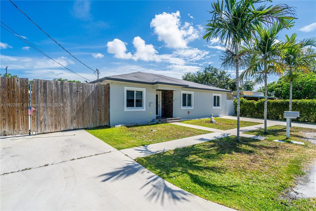 Recently Sold: $590,000 (4 beds, 2 baths, 1545 Square Feet)