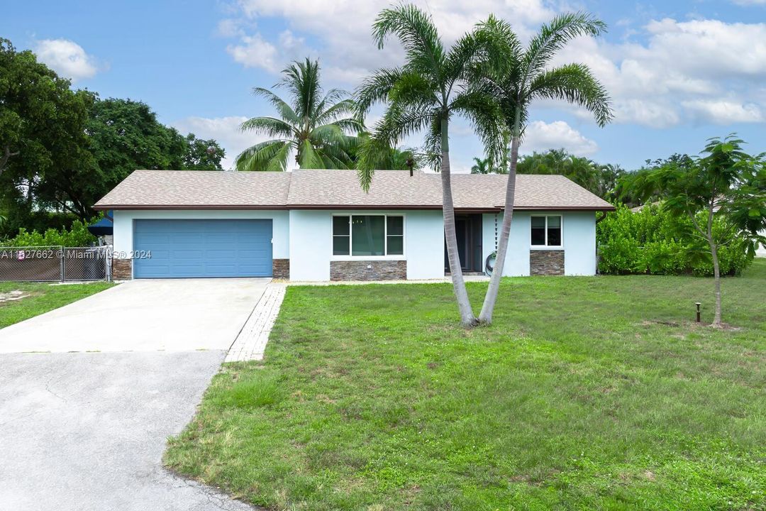 For Sale: $699,000 (2 beds, 2 baths, 1184 Square Feet)