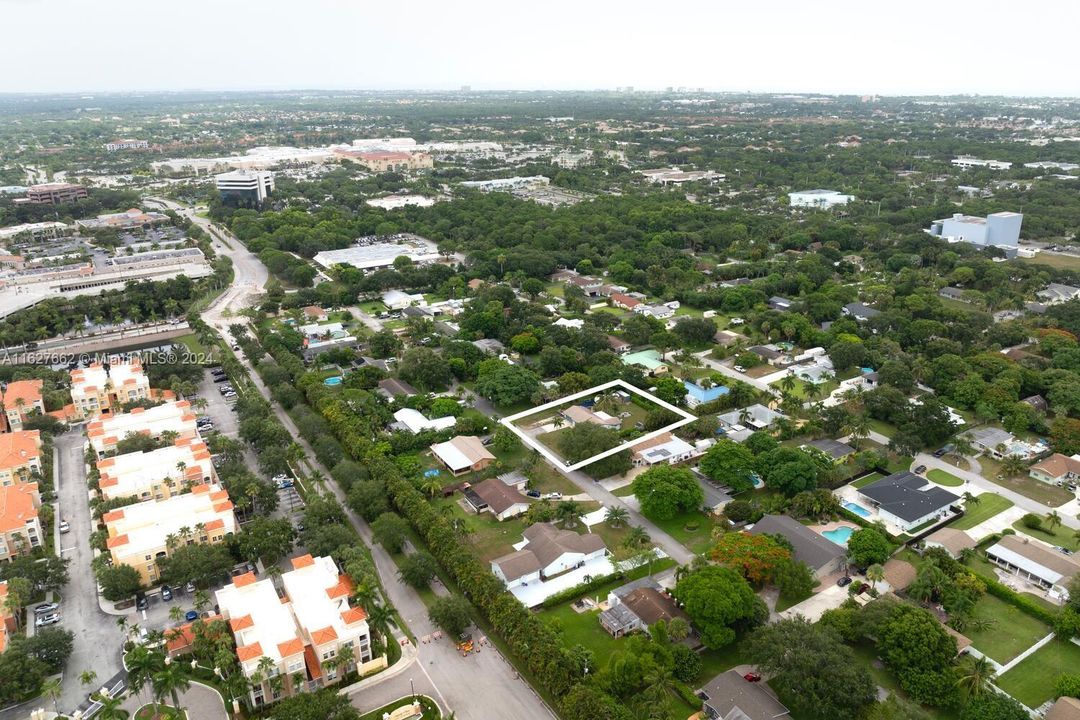 For Sale: $699,000 (2 beds, 2 baths, 1184 Square Feet)