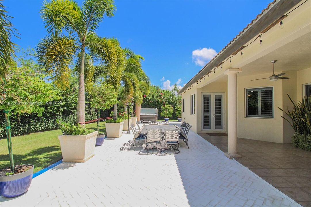 Recently Sold: $940,000 (5 beds, 4 baths, 3363 Square Feet)