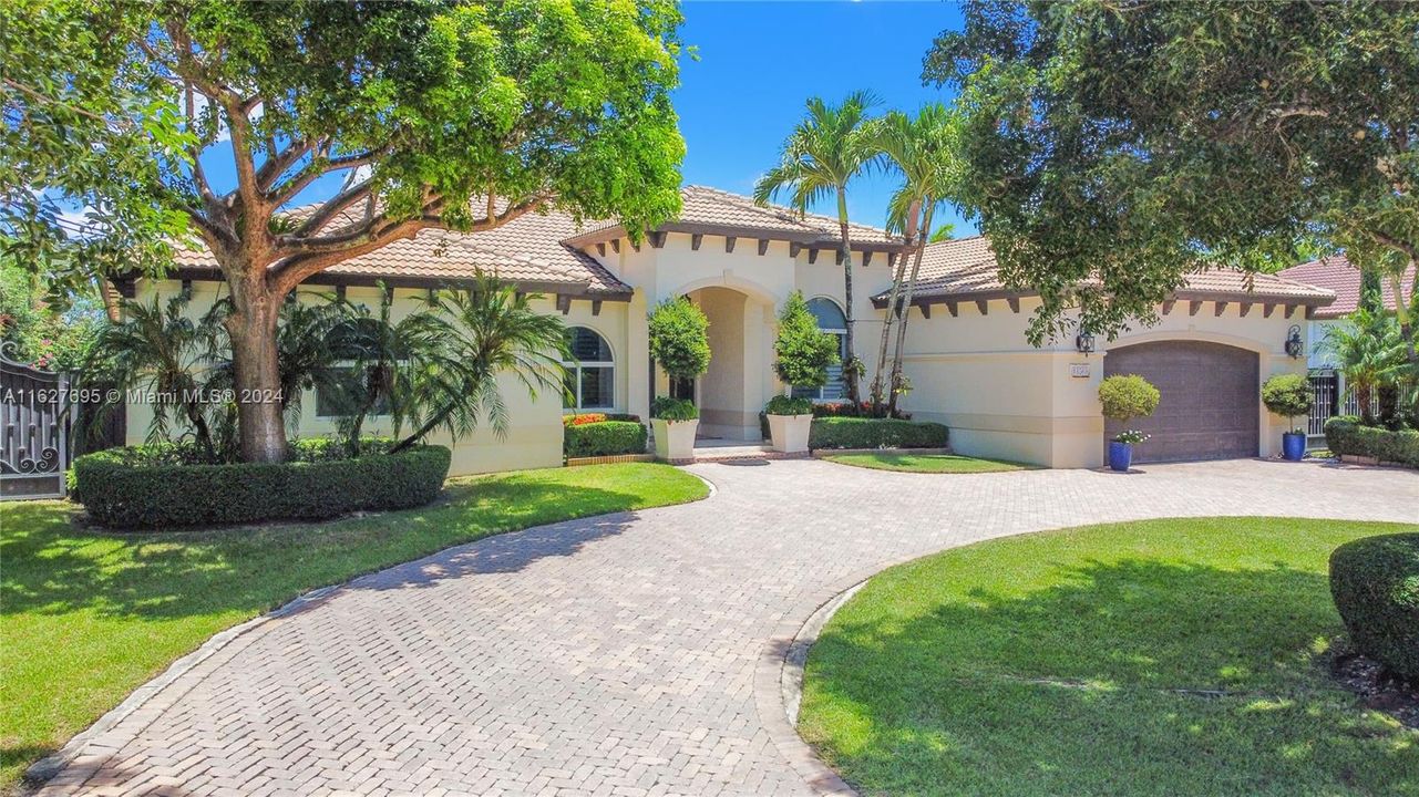 Recently Sold: $940,000 (5 beds, 4 baths, 3363 Square Feet)